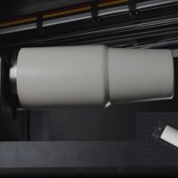 Impresión sobre objetos gruesos con la xTool O1 Omni Printer Single UV