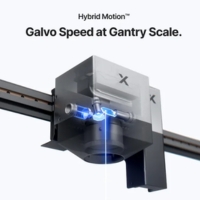 xTool X1 con tecnología Hybrid Motion para combinar el movimiento del pórtico y el sistema Galvo