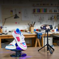 Revopoint MetroY Ultra mesa giratoria automática